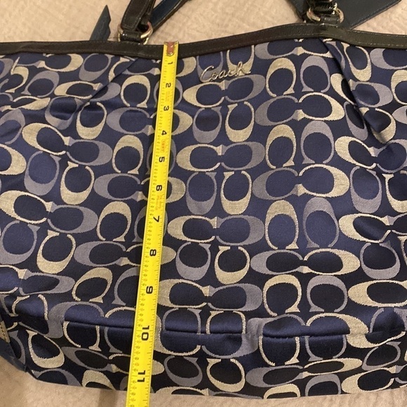 COACH vintage shoulder bag in very good condition. - Picture 11 of 15